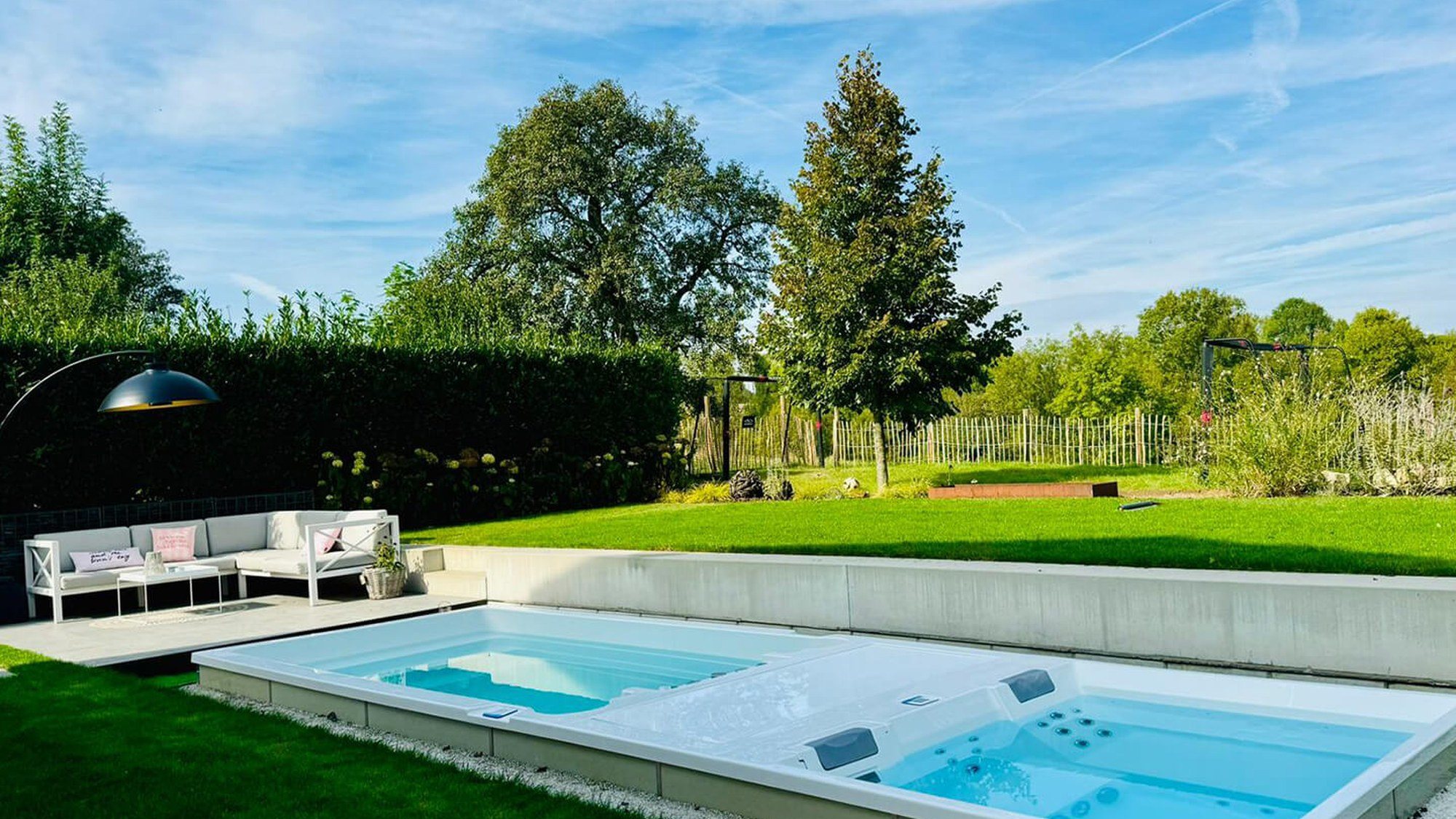 INFINITAS SP5200 Swim Spa im Außenbereich