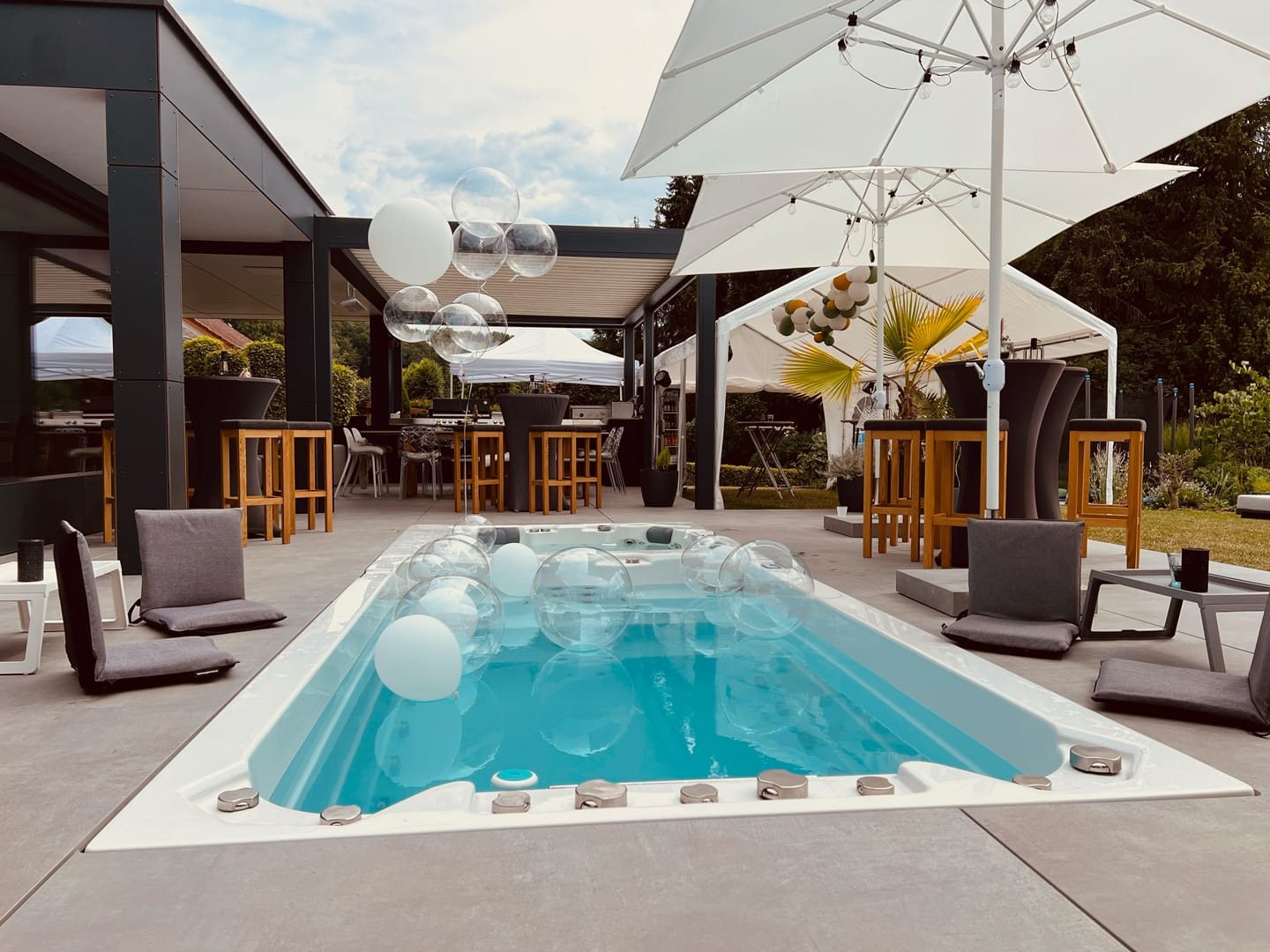 Referenz: eingebauter Swim Spa SP2300 mit Fliesenumrandung