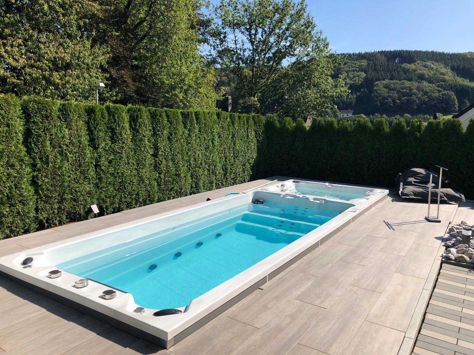 Referenz: aufgestellter Whirlpool im Kundengarten